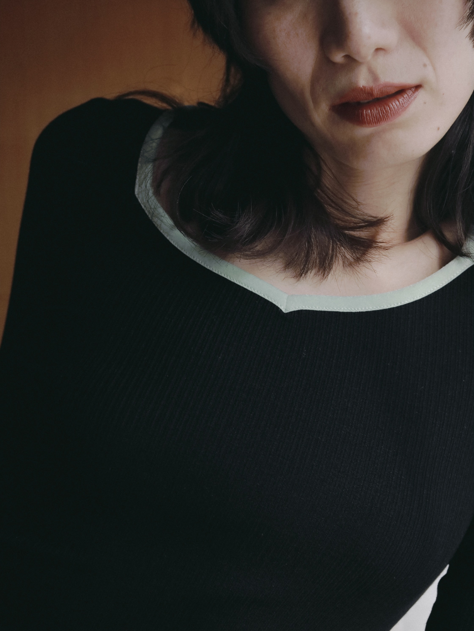 〈2026AW〉CASHMERE BLEND VELOUR TRIM RIB TOP