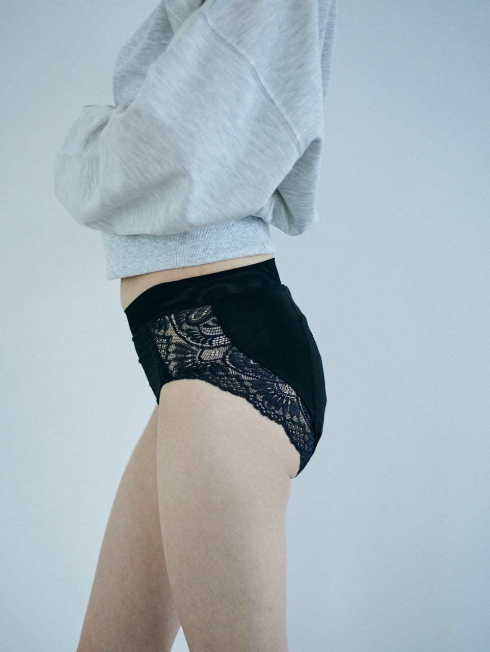 FRAME LACE PERIOD SHORTS