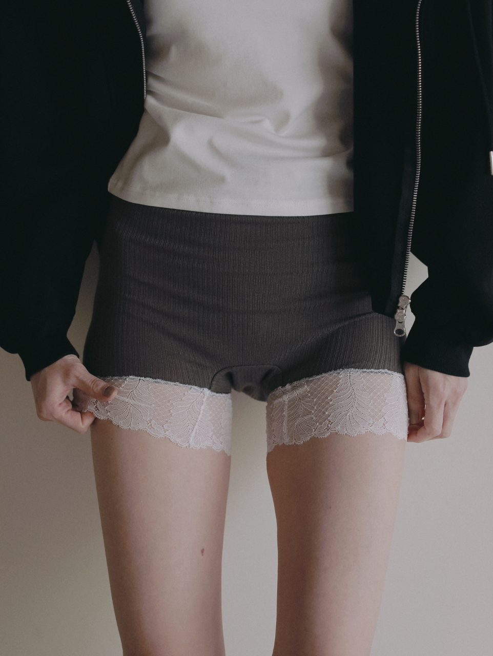 〈2026AW〉CASHMERE BLEND LACE TRIM BOXER SHORTS