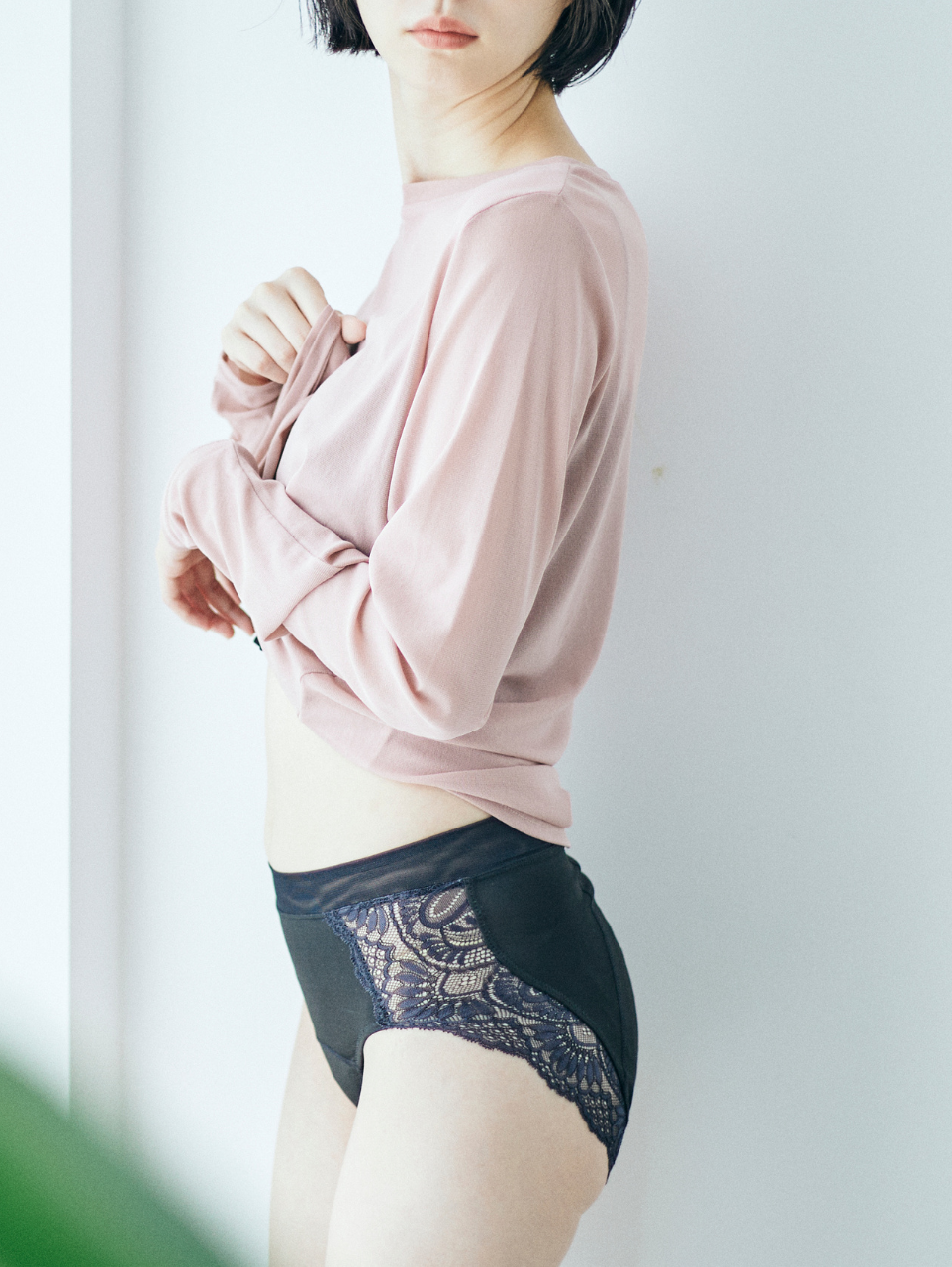 FRAME LACE PERIOD SHORTS