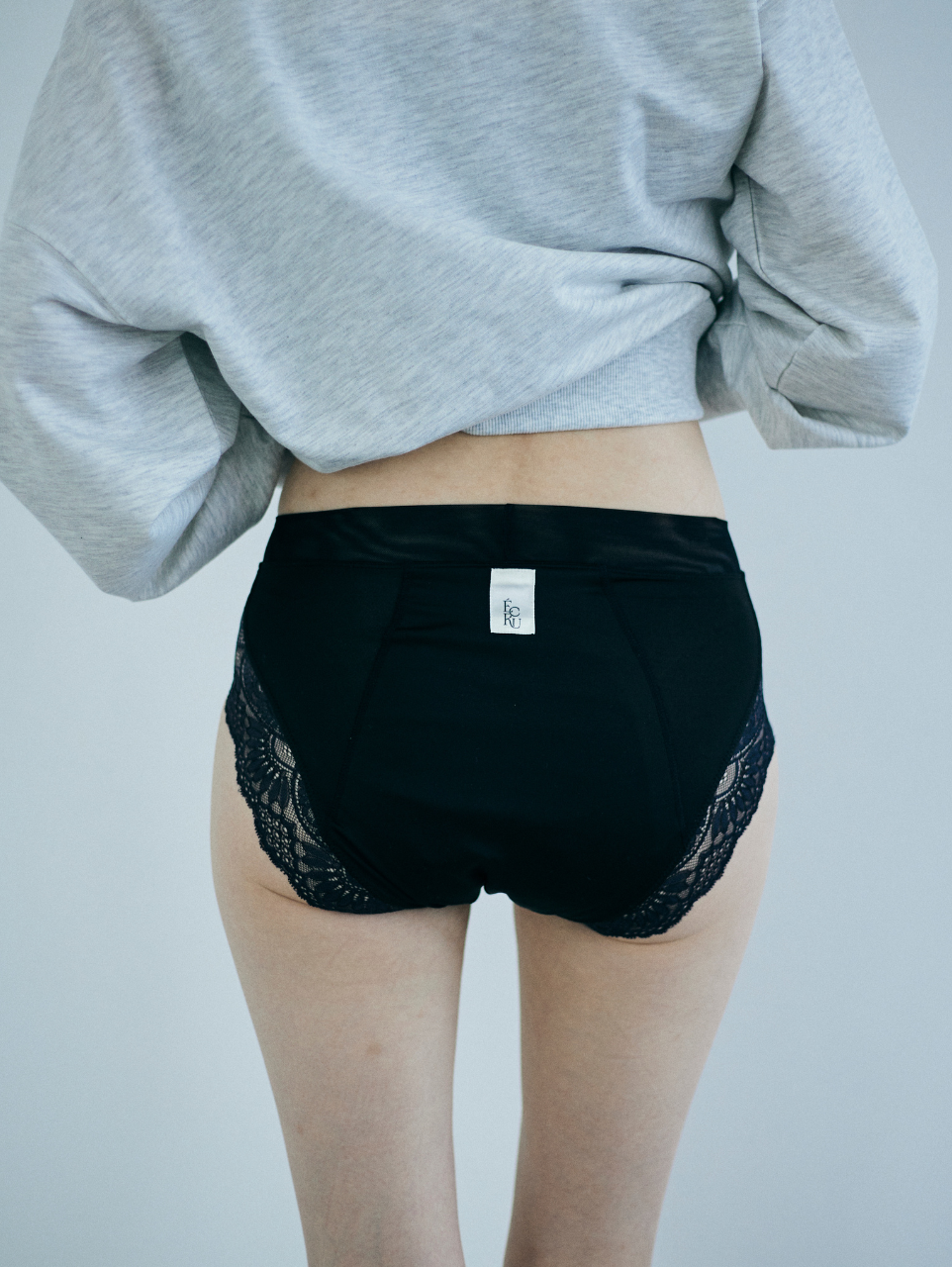 FRAME LACE PERIOD SHORTS