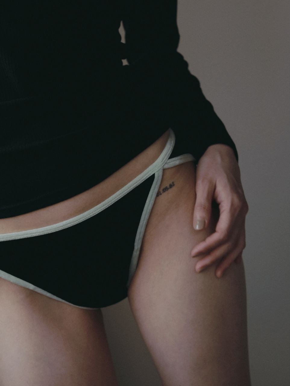 〈PRE ORDER〉CASHMERE BLEND VELOUR TRIM BRIEFS