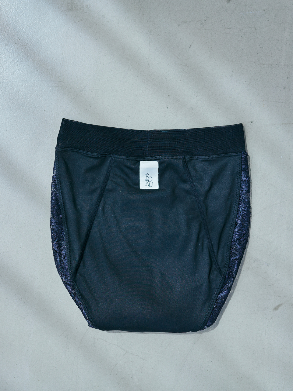 FRAME LACE PERIOD SHORTS