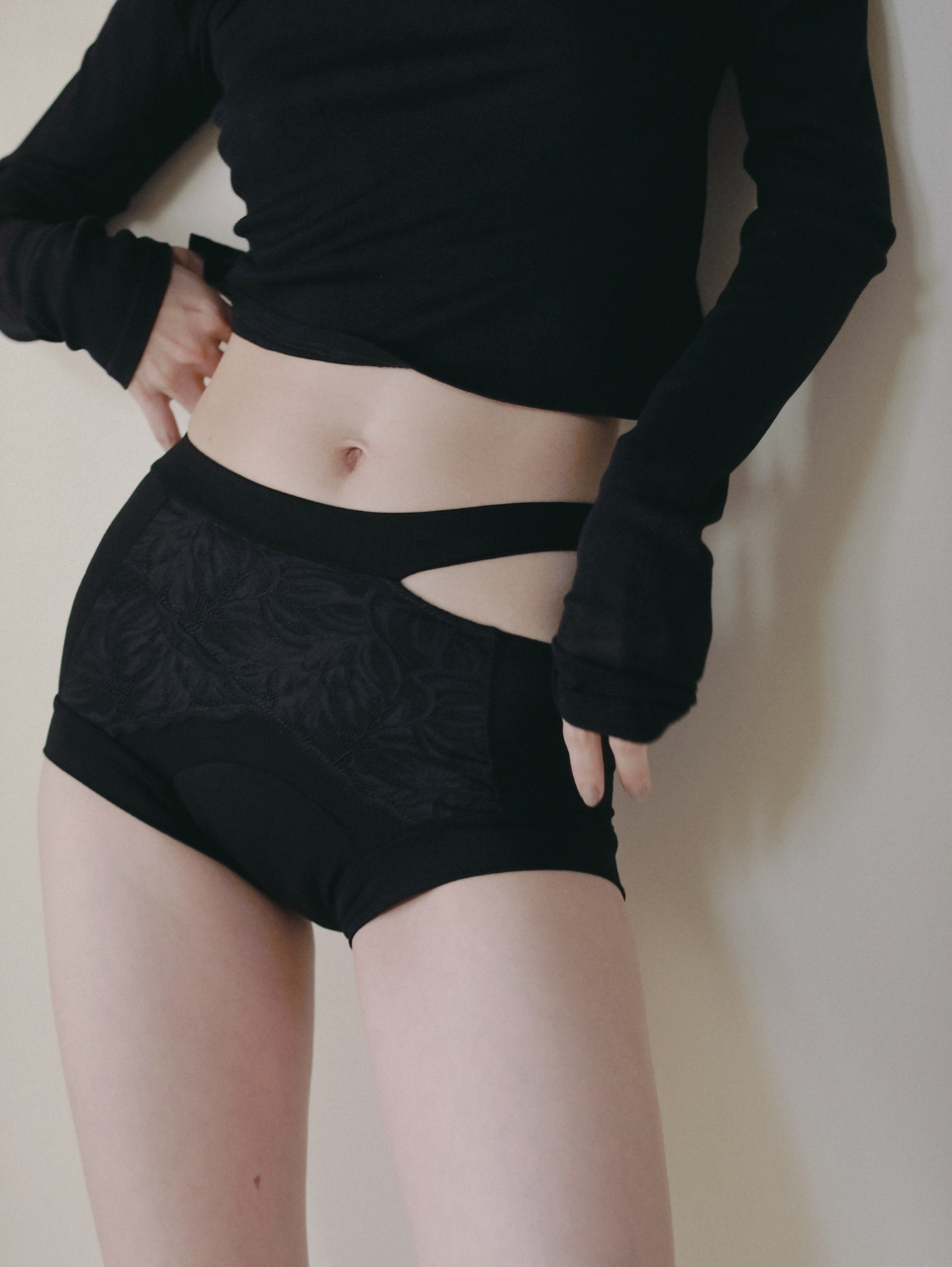 LACE CUTOUT PERIOD SHORTS