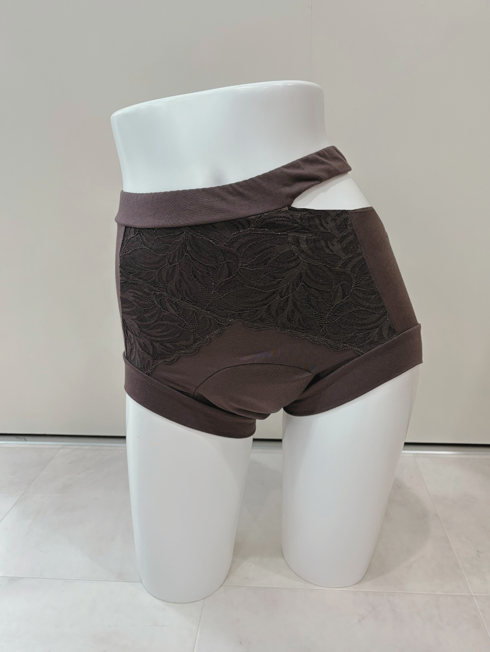 LACE CUTOUT PERIOD SHORTS