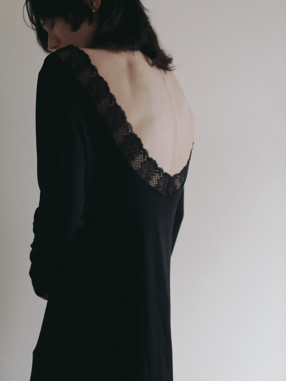 〈PRE ORDER〉BACK OPEN WOOL LOUNGE DRESS