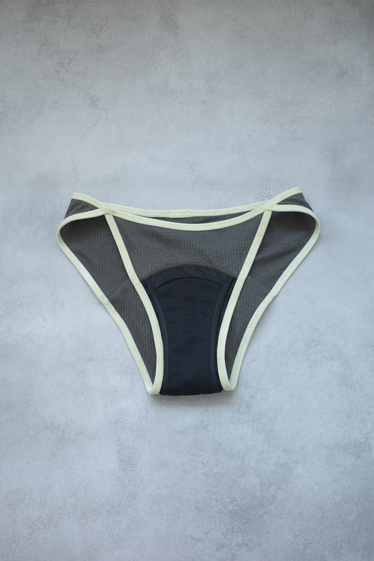〈2026AW〉CASHMERE BLEND VELOUR TRIM BRIEFS