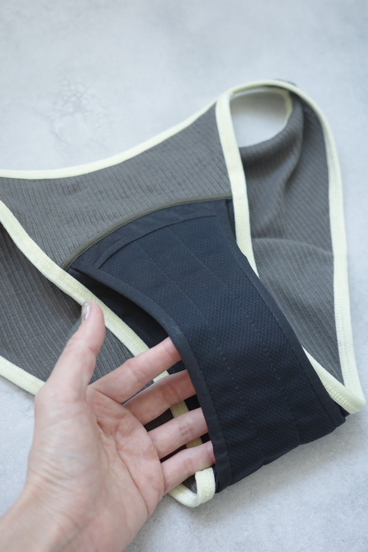 〈2026AW〉CASHMERE BLEND VELOUR TRIM BRIEFS