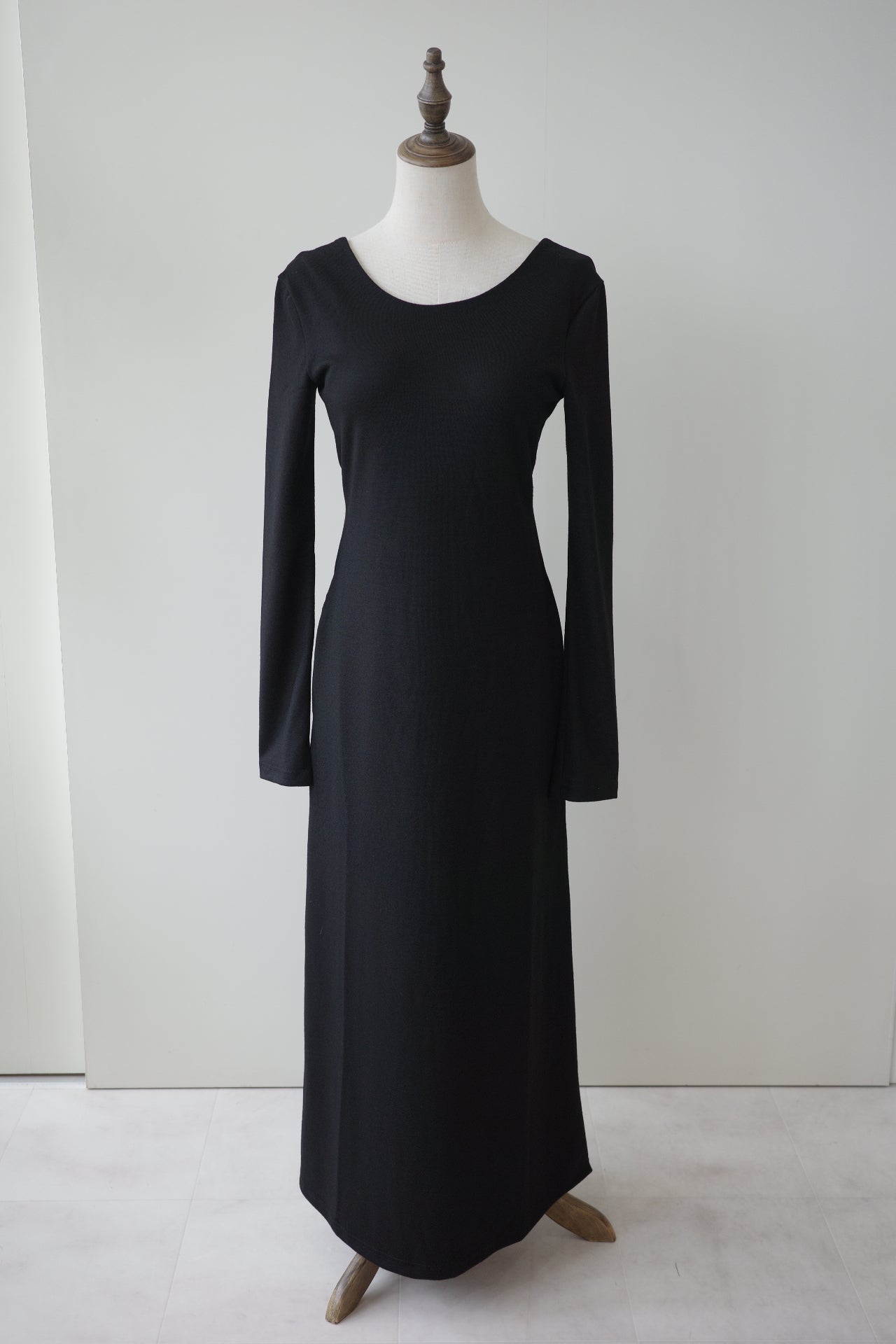 〈PRE ORDER〉BACK OPEN WOOL LOUNGE DRESS