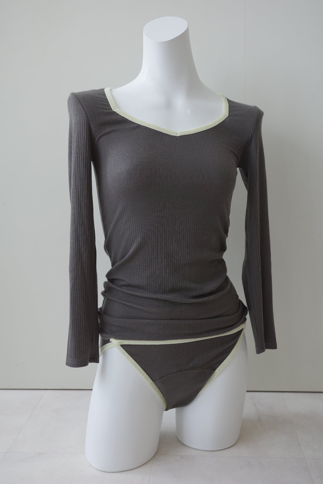 〈2026AW〉CASHMERE BLEND VELOUR TRIM RIB TOP