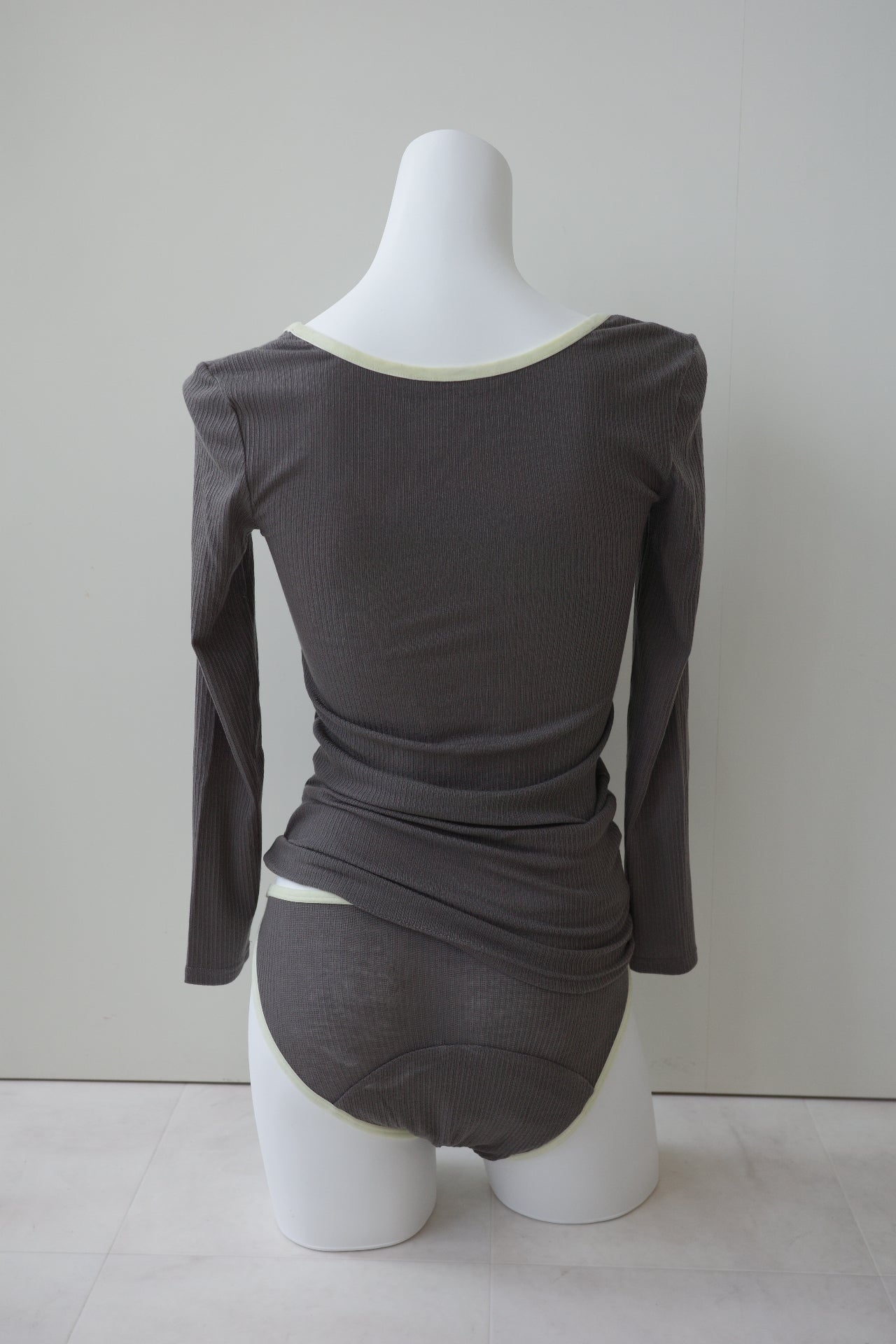 〈2026AW〉CASHMERE BLEND VELOUR TRIM RIB TOP