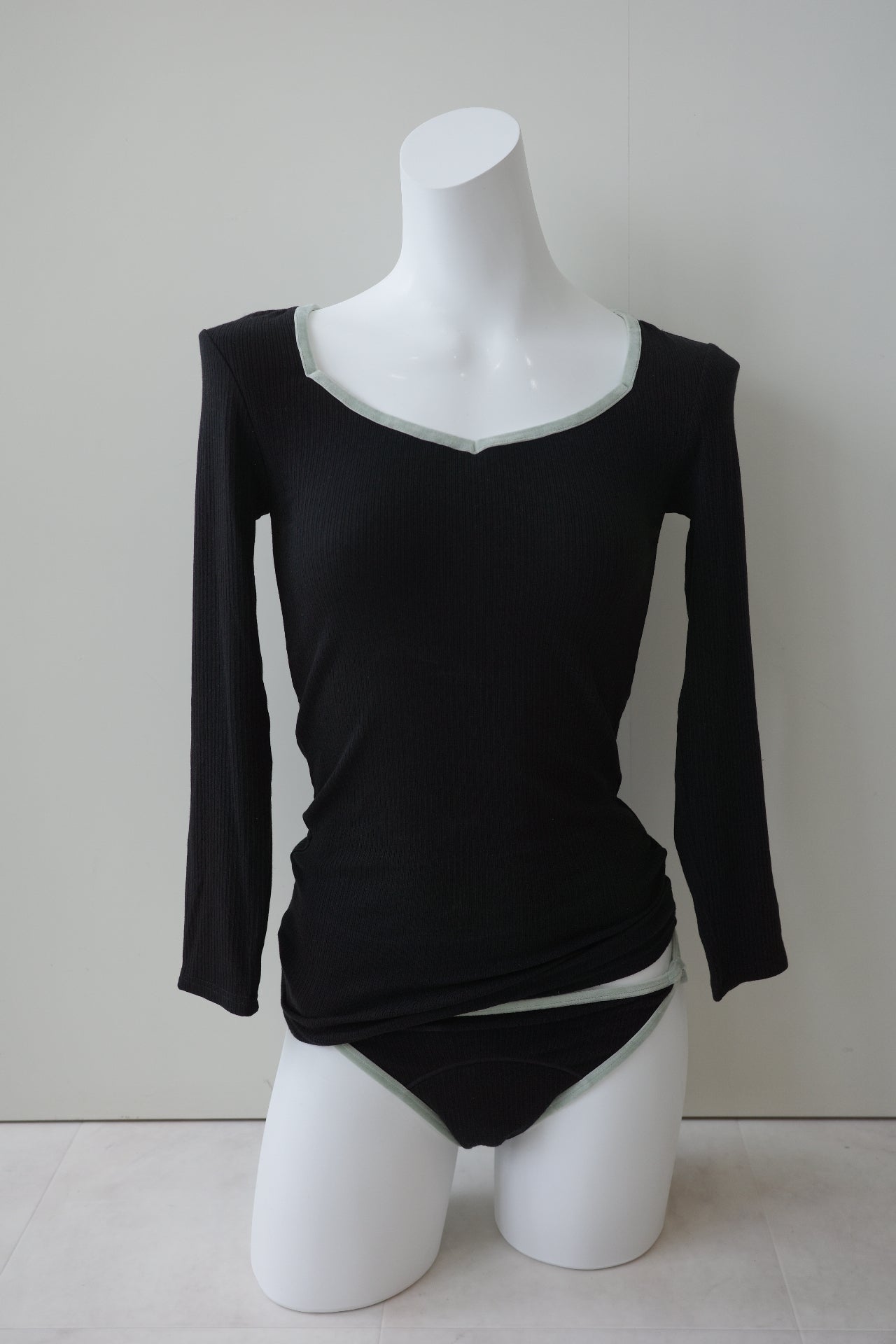 〈2026AW〉CASHMERE BLEND VELOUR TRIM RIB TOP