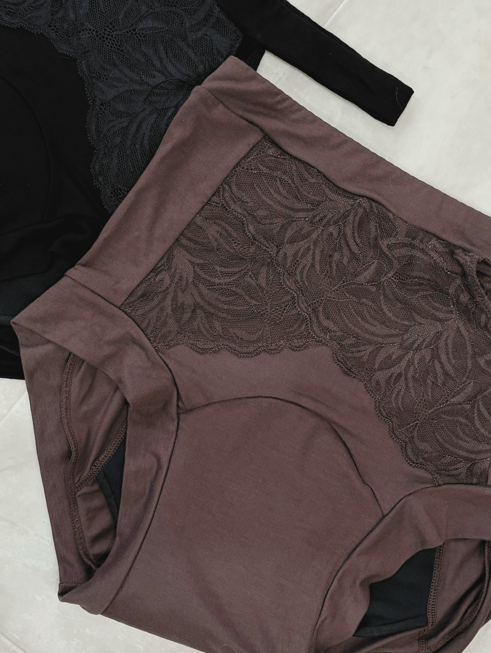 LACE CUTOUT PERIOD SHORTS