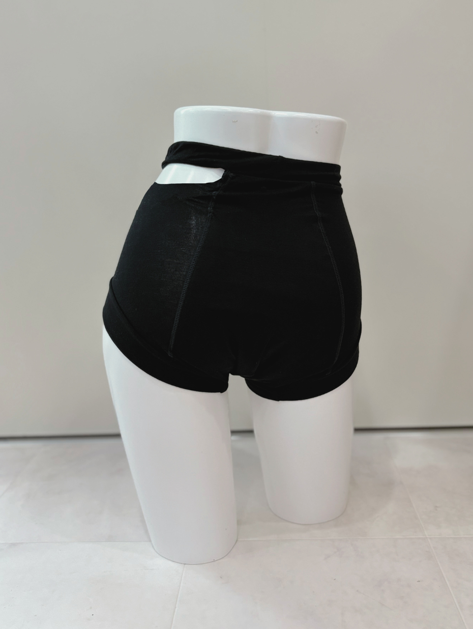 【PRE ORDER】LACE CUTOUT PERIOD SHORTS