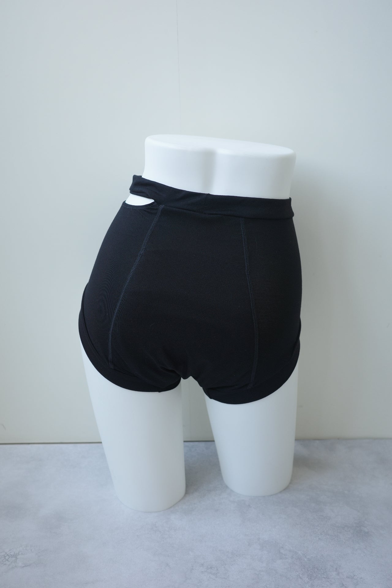 LACE CUTOUT PERIOD SHORTS