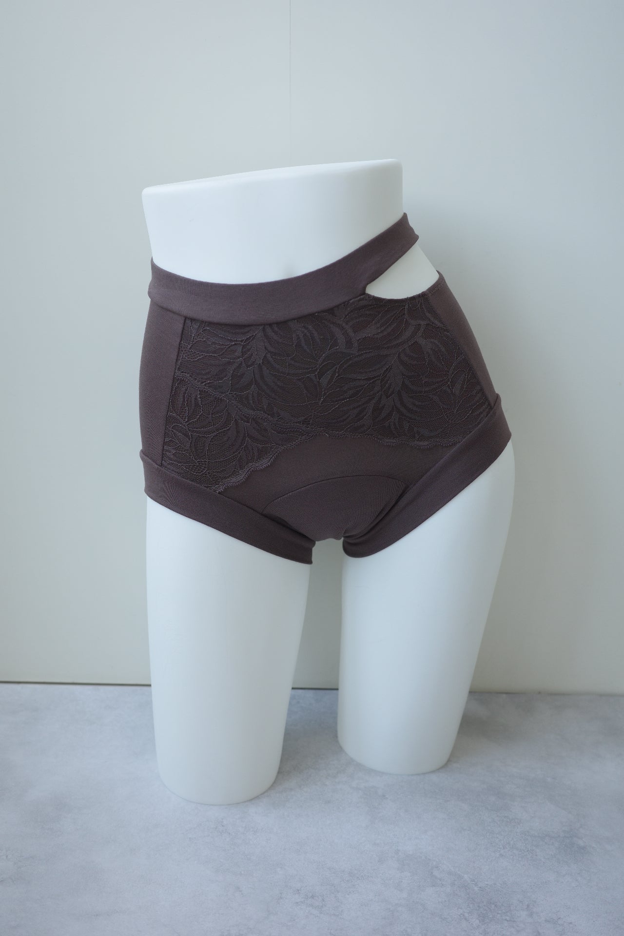 LACE CUTOUT PERIOD SHORTS