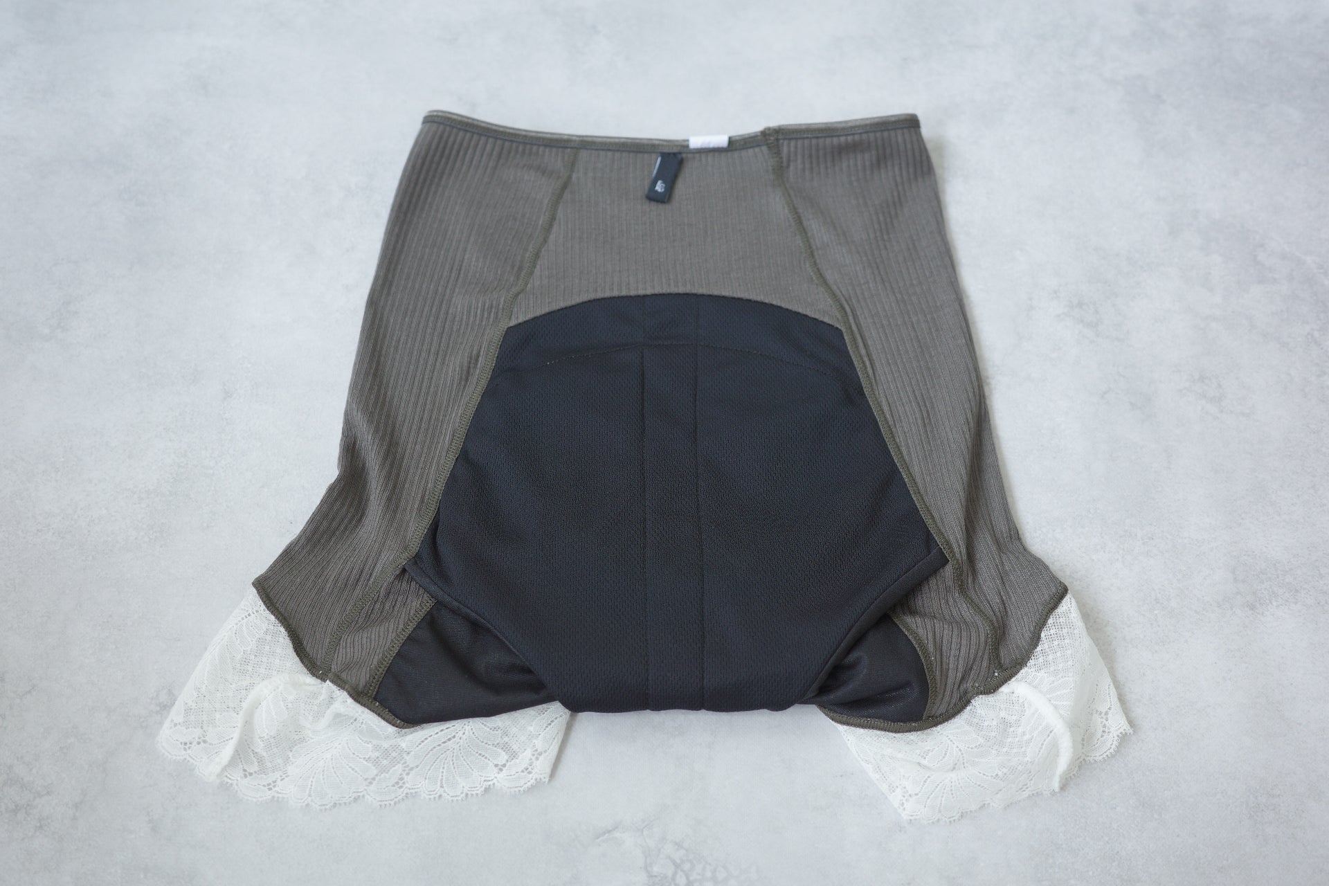 〈2026AW〉CASHMERE BLEND LACE TRIM BOXER SHORTS