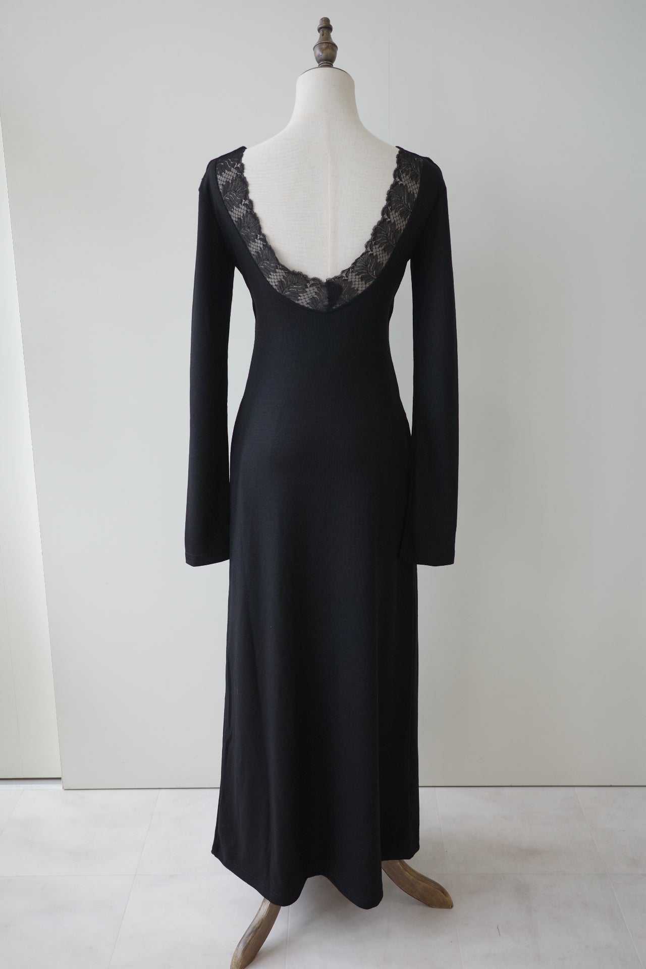 〈PRE ORDER〉BACK OPEN WOOL LOUNGE DRESS