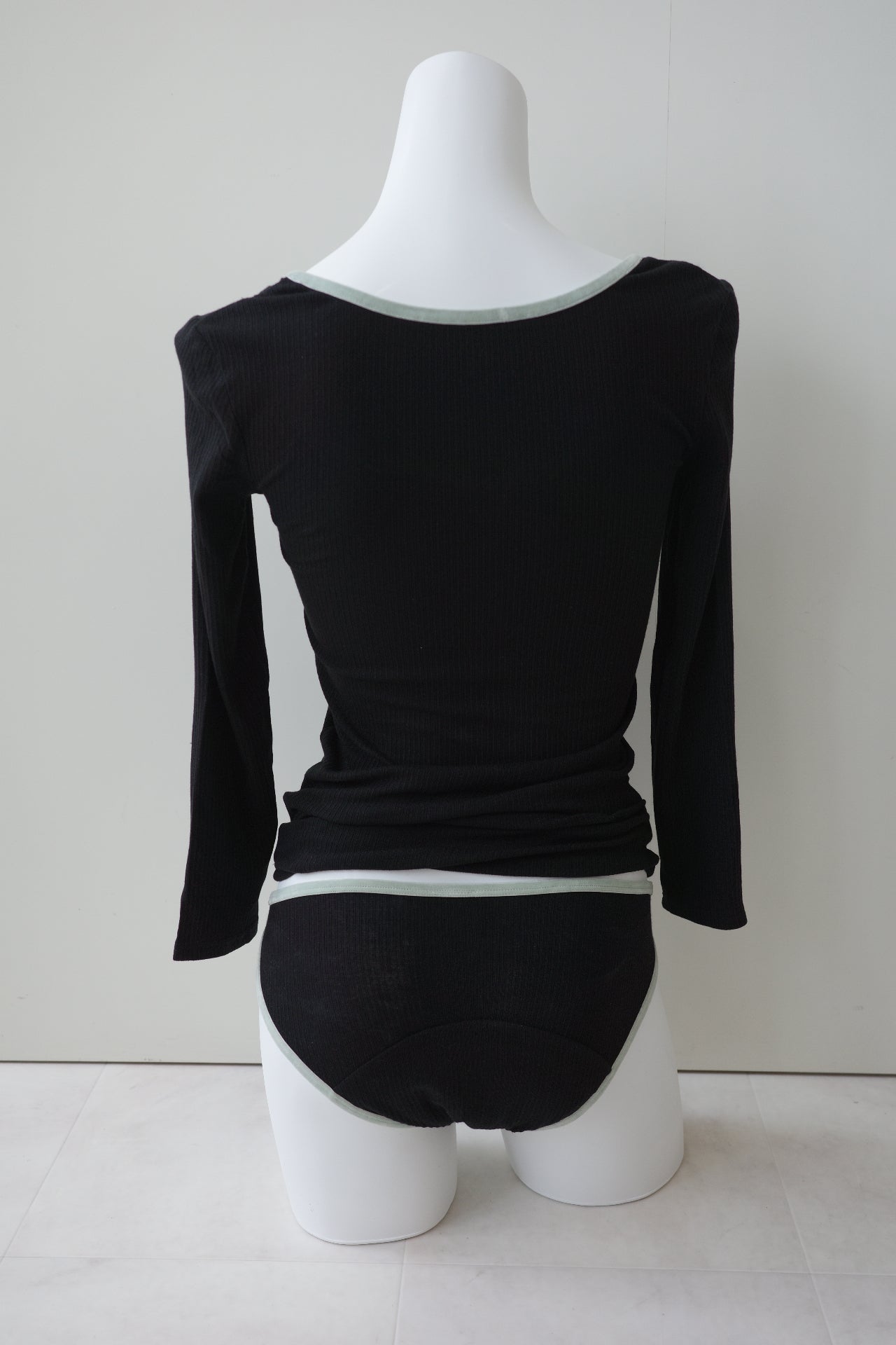 〈2026AW〉CASHMERE BLEND VELOUR TRIM RIB TOP
