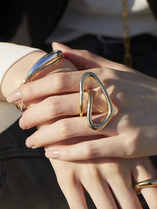 Nuance line triangle Ring